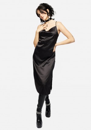 Disturbia Medeina Cowl Neck Satin Midi Slip Šaty - Midnight Black | HN4621538