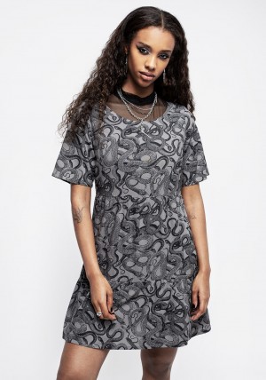 Disturbia Ophidia Snakes Print Mini Smock Šaty - Grey | NR0351928