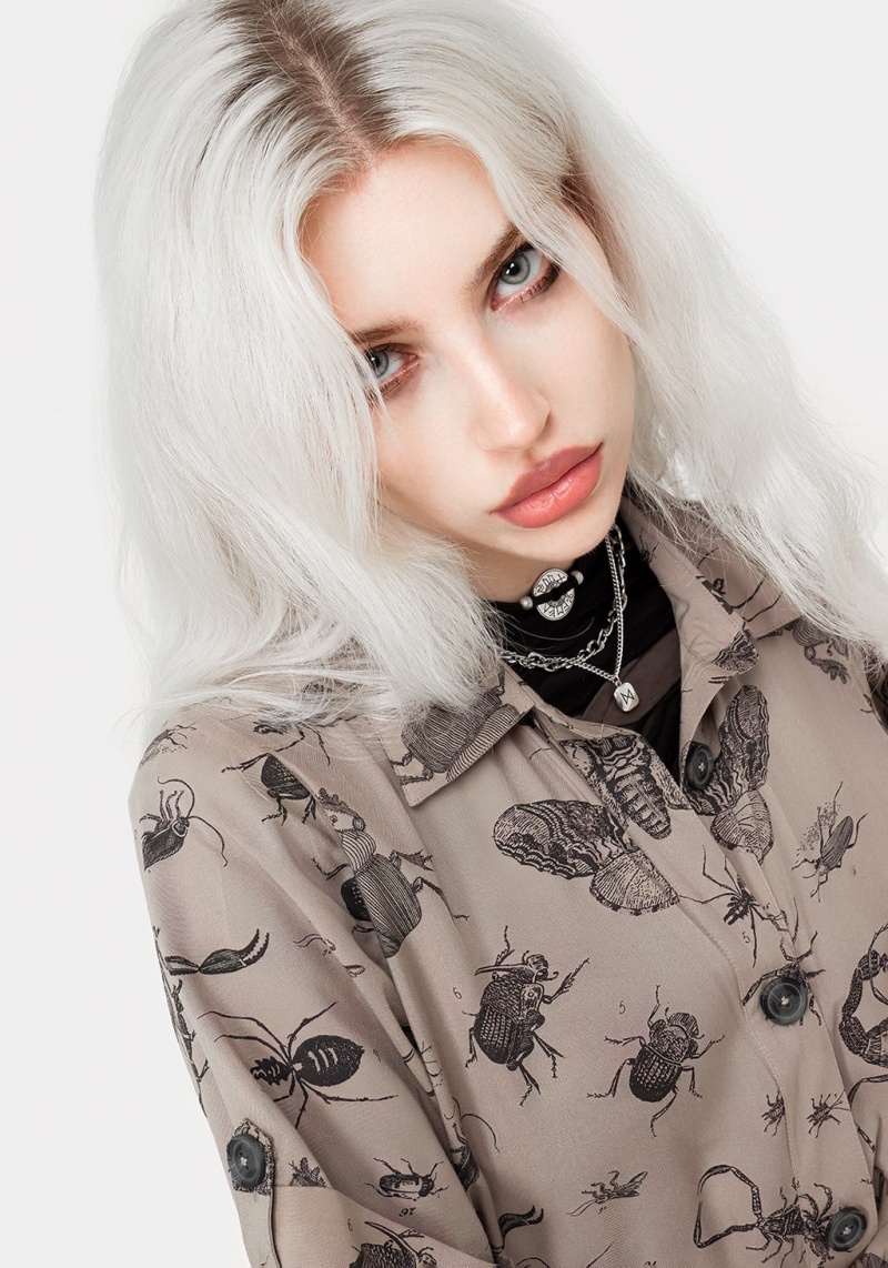 Disturbia Parasite Bugs Print Mini Krátké Sleeve Shirt Šaty - Taupe | CK8024371